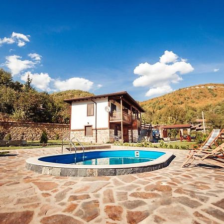 Guest House Hristova Kashta - Христова Къща Cherni Vrŭkh Exterior foto