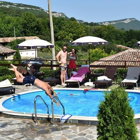 Guest House Hristova Kashta - Христова Къща Cherni Vrŭkh Exterior foto