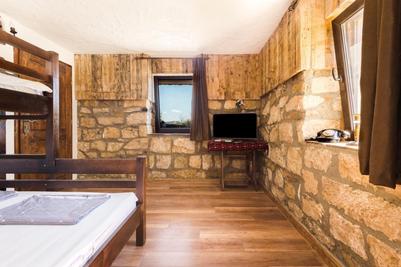 Guest House Hristova Kashta - Христова Къща Cherni Vrŭkh Exterior foto
