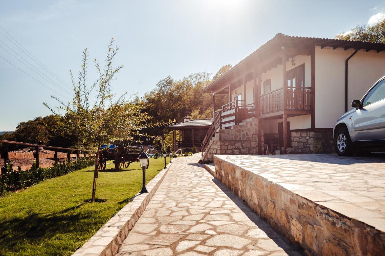 Guest House Hristova Kashta - Христова Къща Cherni Vrŭkh Exterior foto