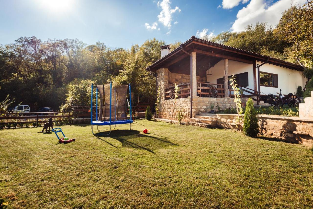 Guest House Hristova Kashta - Христова Къща Cherni Vrŭkh Exterior foto