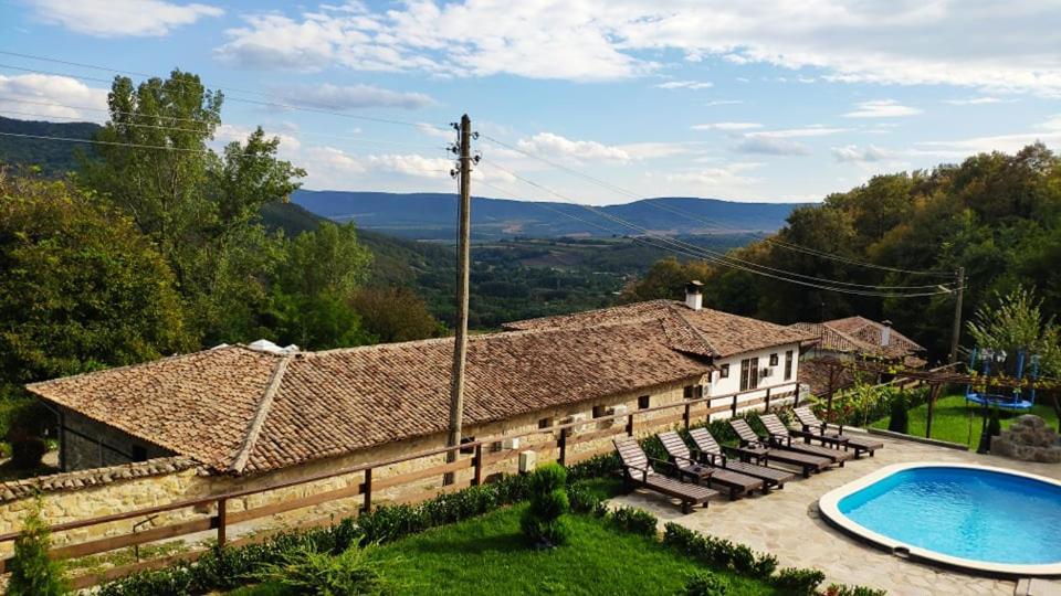Guest House Hristova Kashta - Христова Къща Cherni Vrŭkh Exterior foto